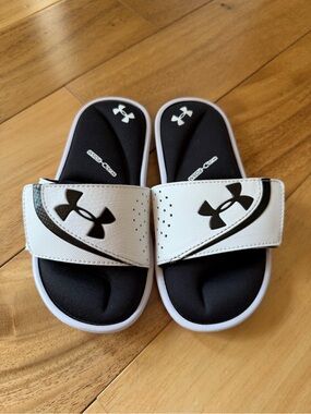 Under Armour Kids White and Black Adjustable Slide Sandals